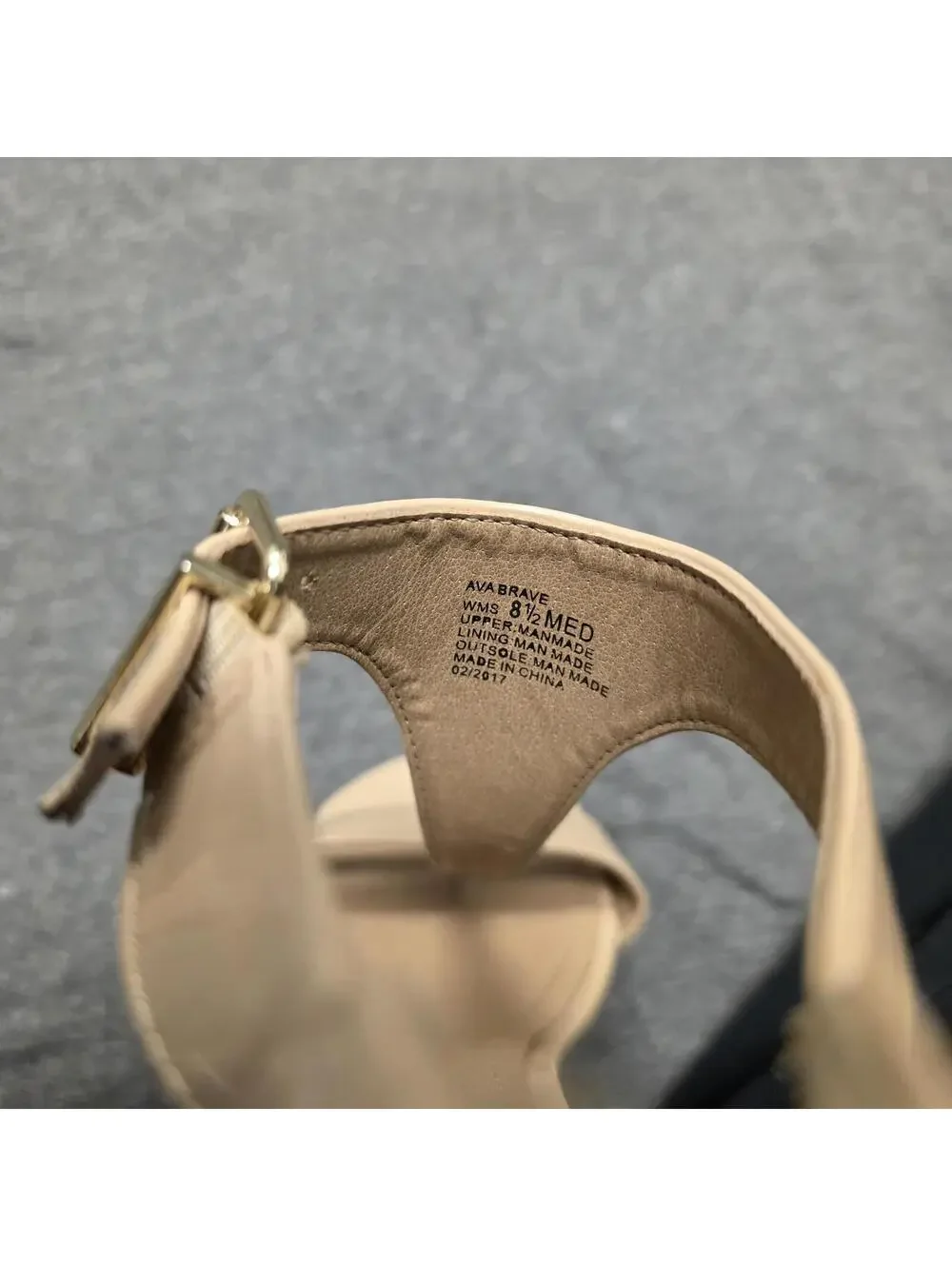 Kenneth Cole REACTION T-strap Vegan Leather Sandal sz 8.5 US